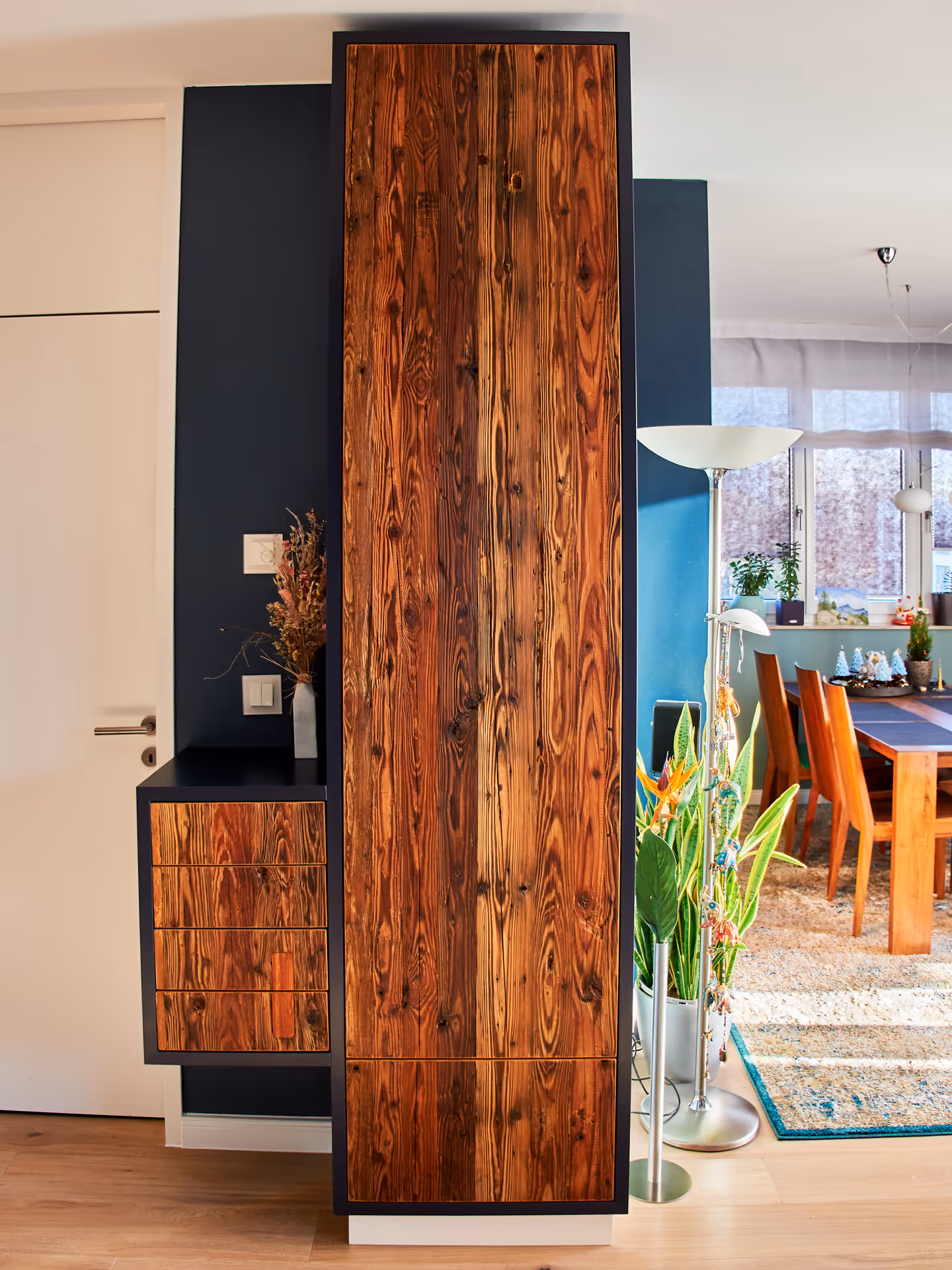 Schrank und Couchtisch, Projekt Schell – von Möbelobjekte, Foto 9