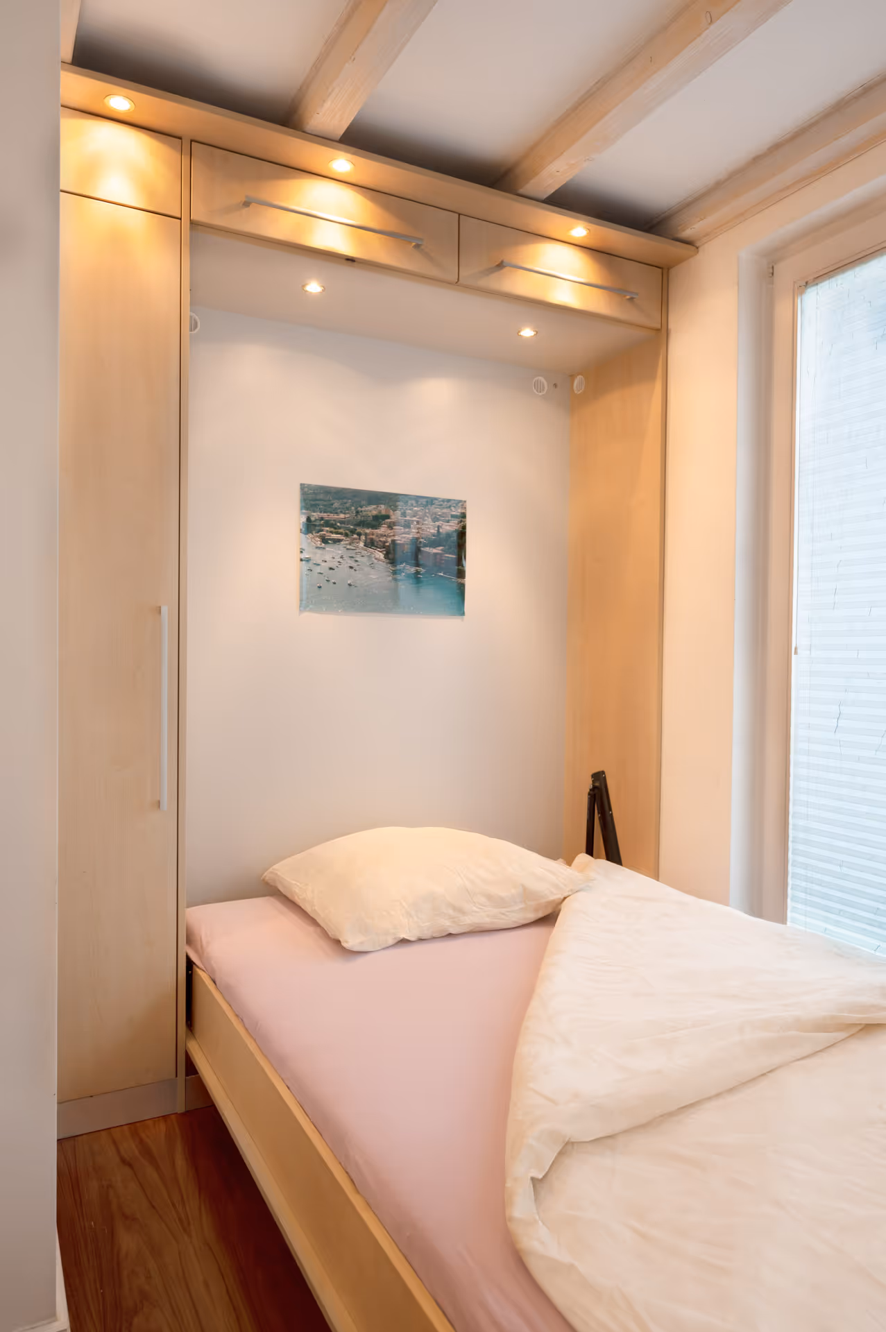 Gästebett mit Einbauschrank, Projekt Pußbackstraße – von Möbelobjekte