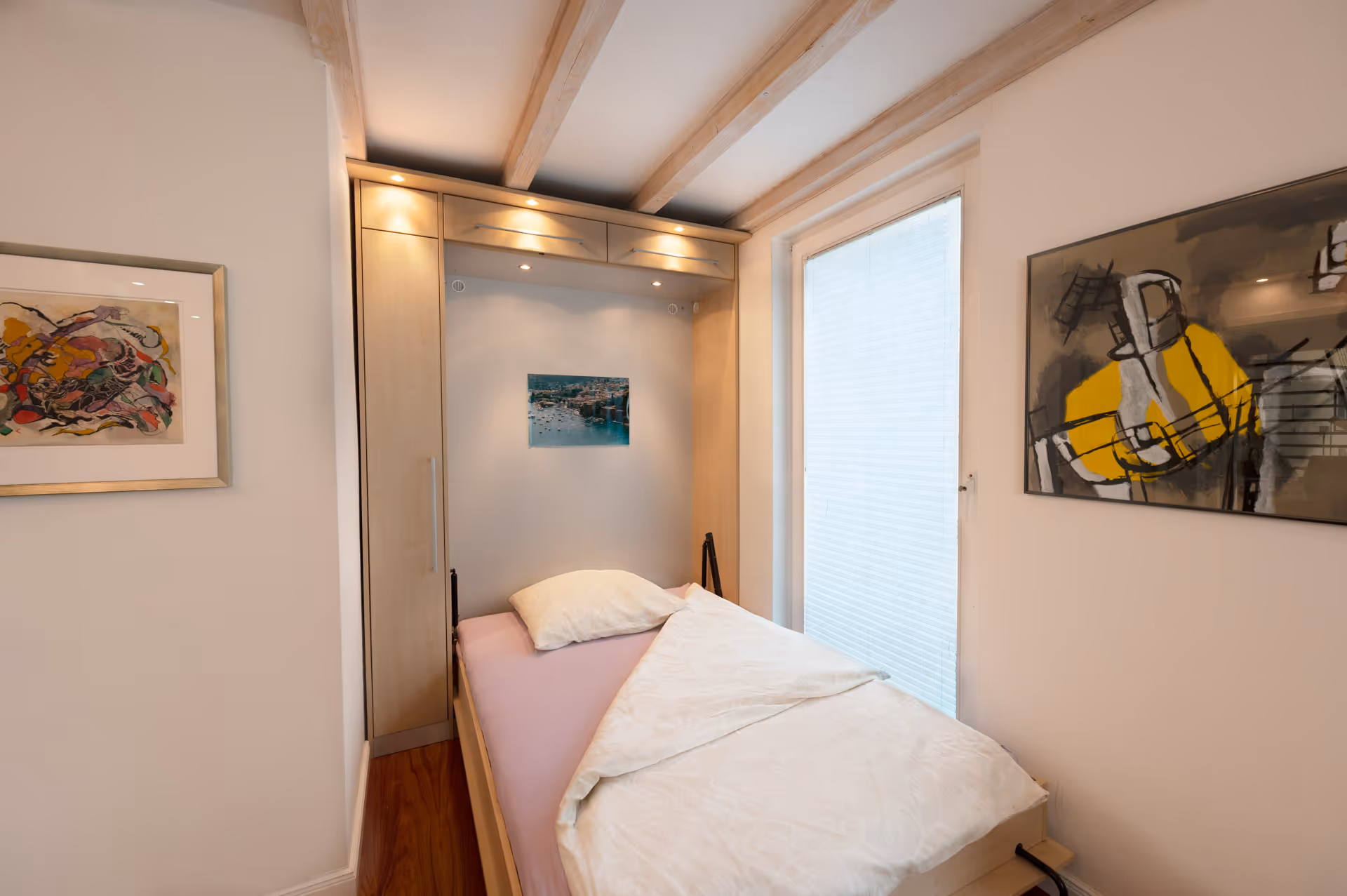 Gästebett mit Einbauschrank, Projekt Pußbackstraße – von Möbelobjekte