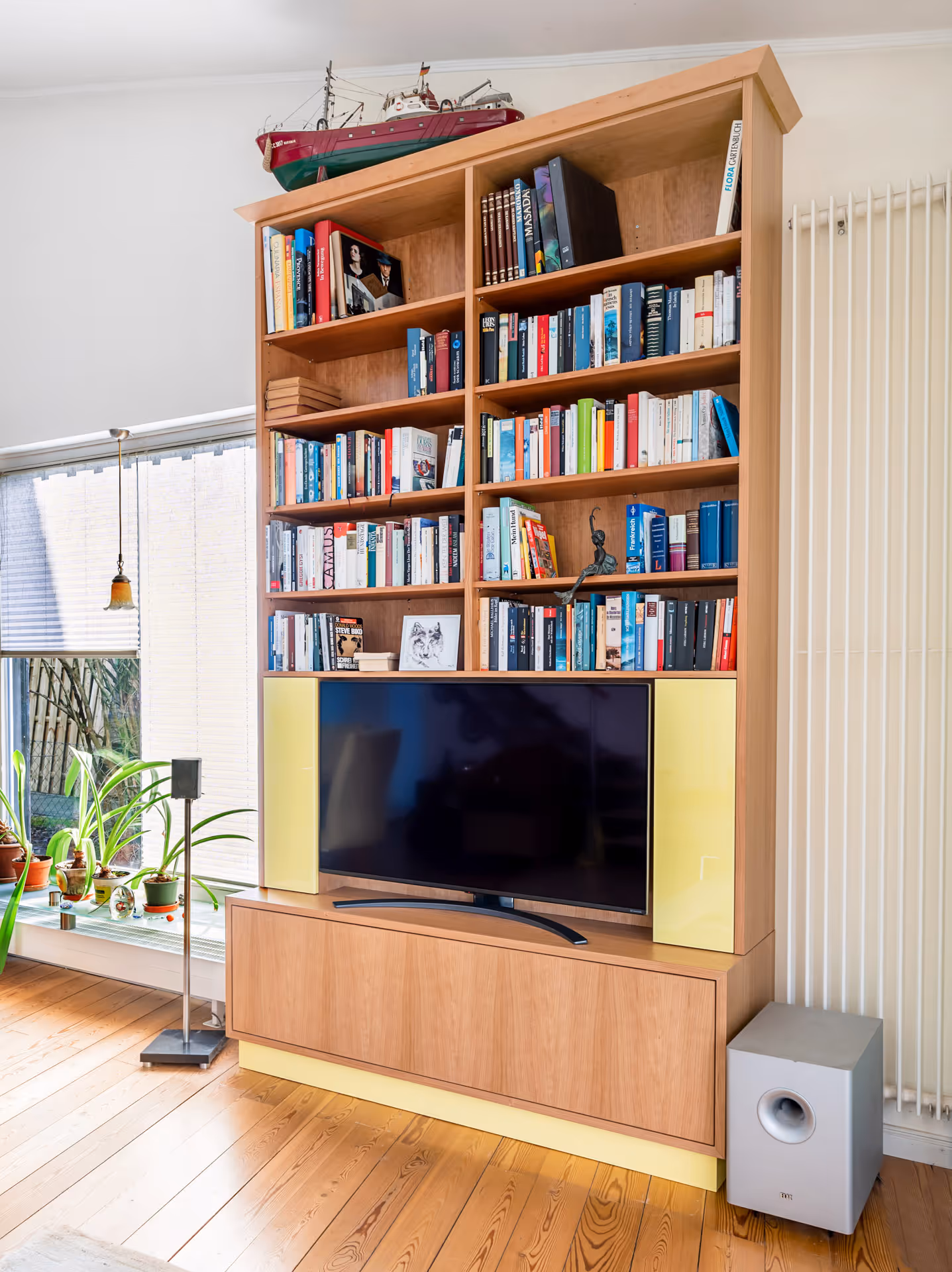 Bücherregal, Projekt Pußbackstraße – maßgefertigt von Möbelobjekte, Foto 01
